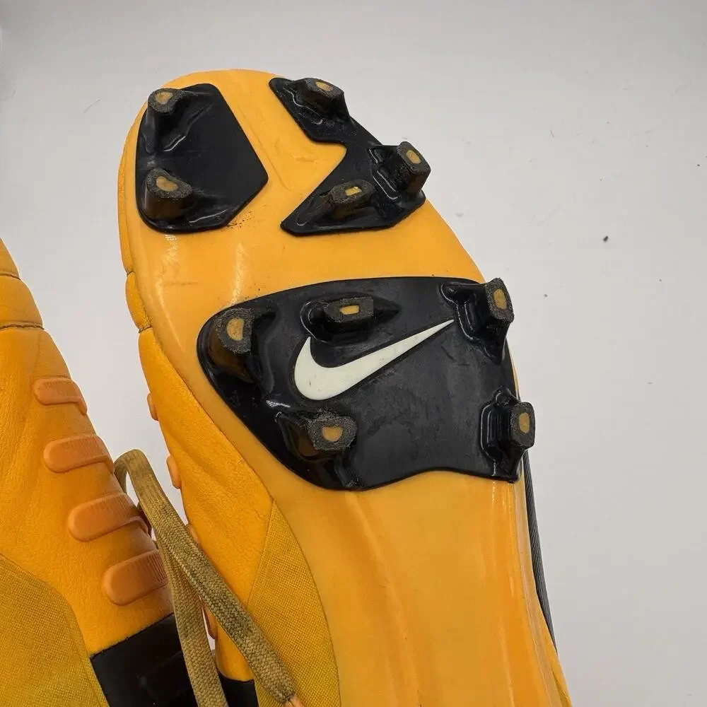 Nike Men’s Size 7 Black And Orange Soccer/Football Cleats CTR360 2012 Used